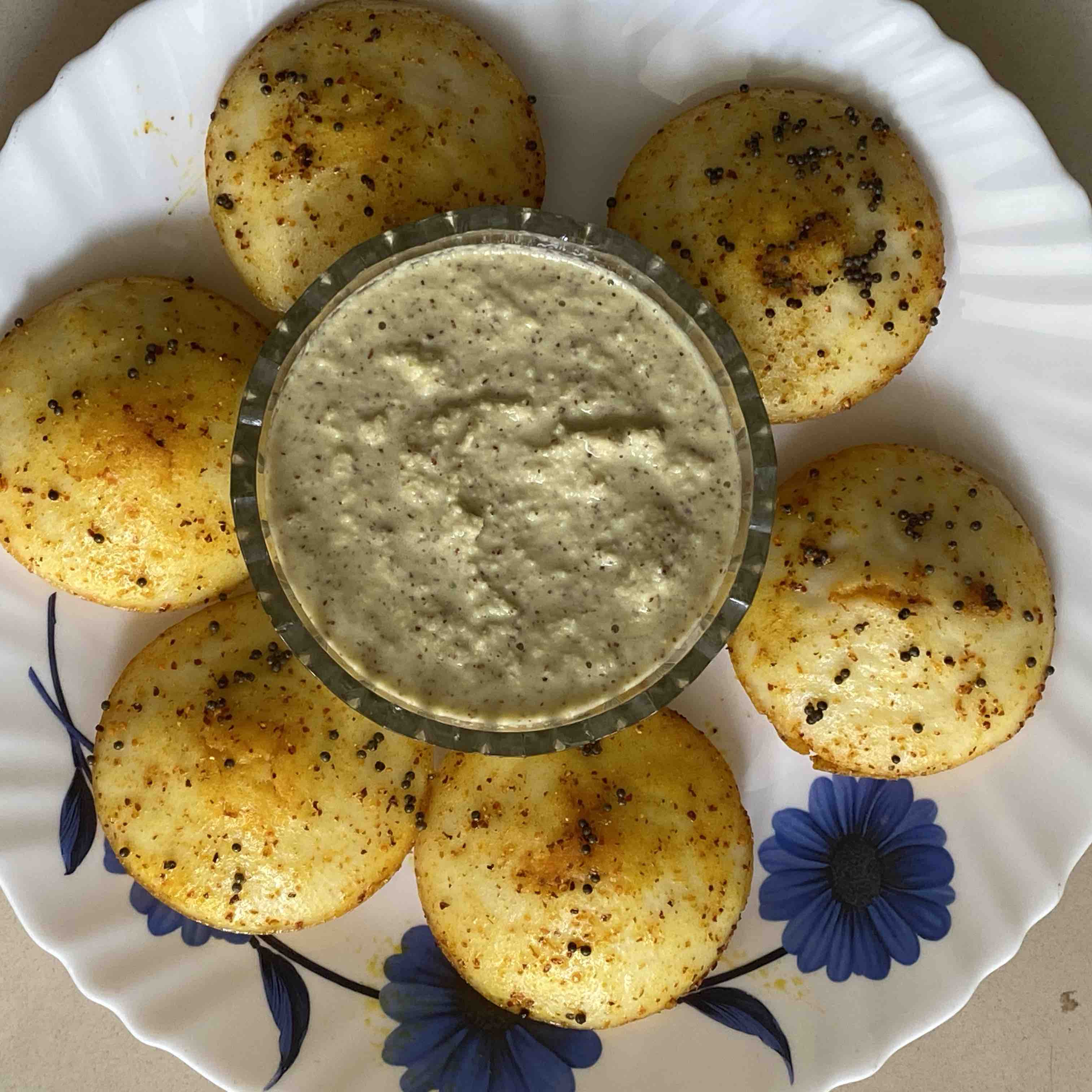 Idli Chutney Recipe In Hindi How to make - Masala Idli With Coconut Chutney - Recipe