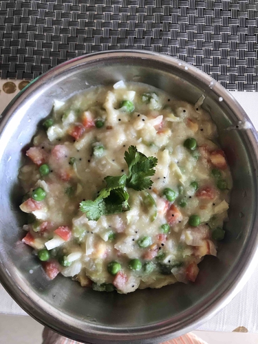Upma,30 gms semolina, 200 gms of veggies