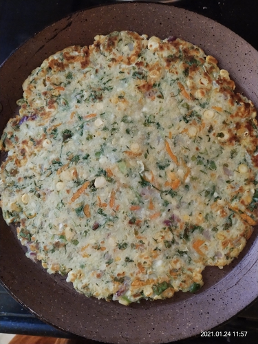 stuffed rice flour roti
