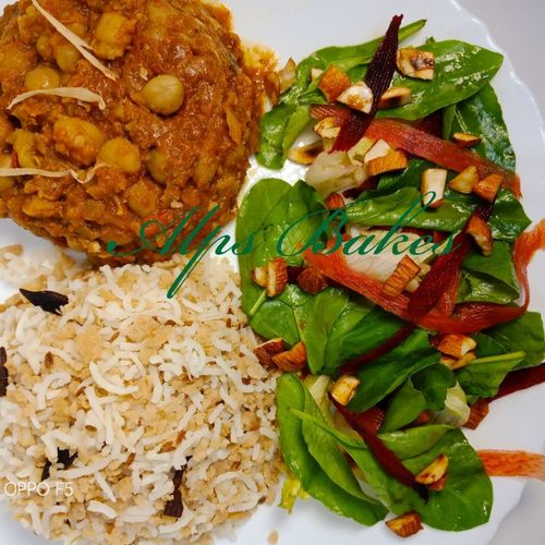 Toasted Almonds salad with Baby spinach,Rice,Chhol