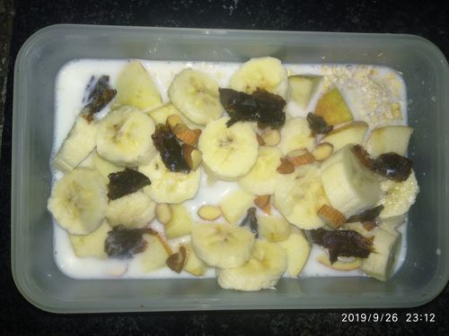 Oats with fruits n nuts