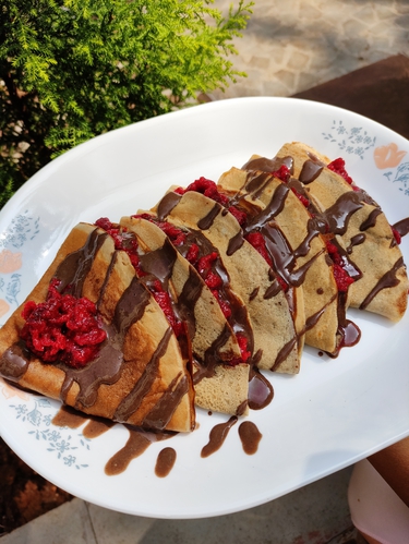 Healthy crepes with homemade strawberry 🍓 jam and healthy chocolate 🍫 spread.