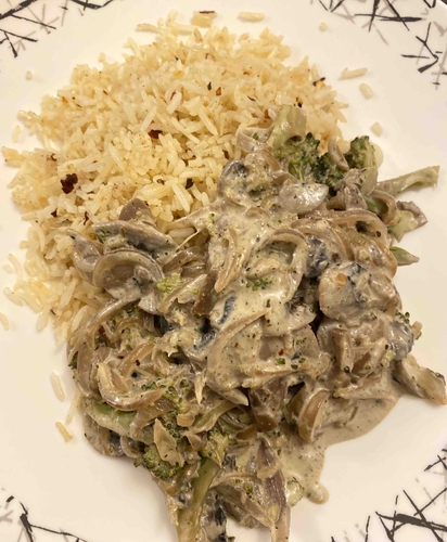 Herbed rice with mushroom cream