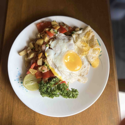 Sweet potato hash brown with eggs and chicken breast