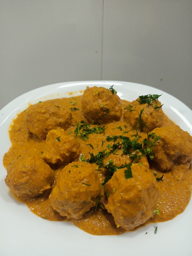 Meat balls in red gravy