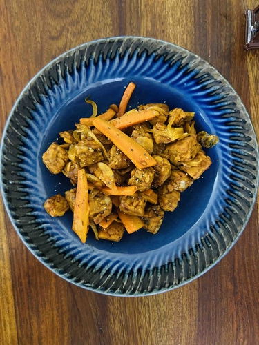 Onion garlic tempeh