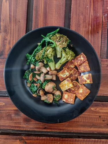 Saute Veg with Paneer Cracker
