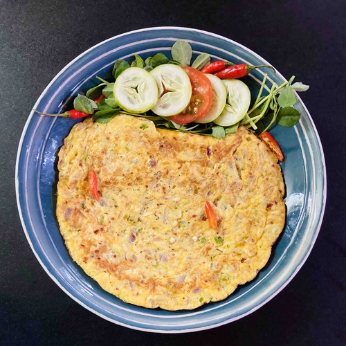chilly garlic omelette