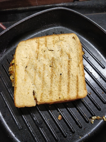 CHICKEN EGG PASTA SANDWICH