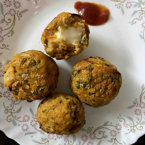 Cheese poha pops