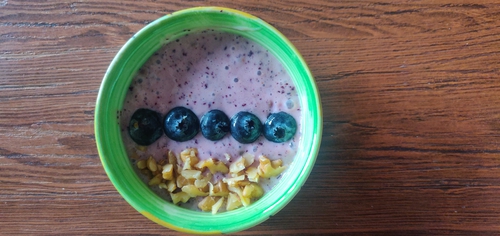 Blueberry smoothie bowl