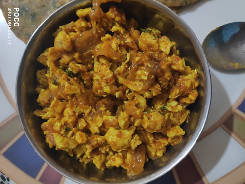 Scrambled egg curry