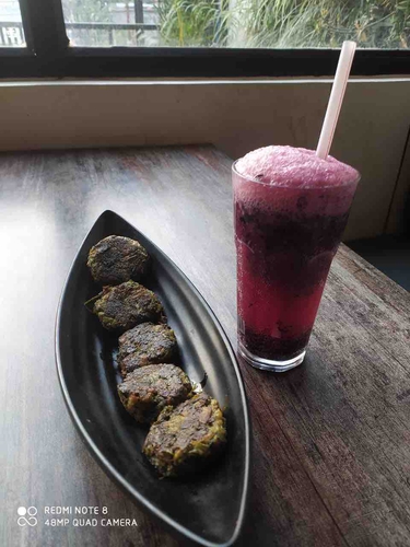 π SODA WITH SPINACH CUTLET