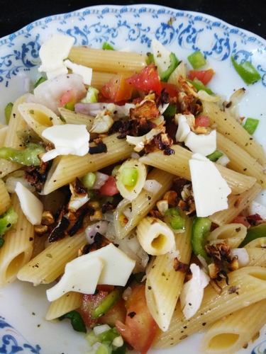 Pasta salad / boiled pasta with veggi
