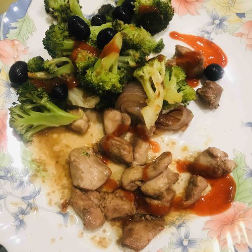 Pan-Grilled chicken with broccoli