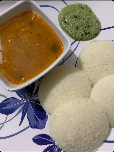 idli sambhar with chutney