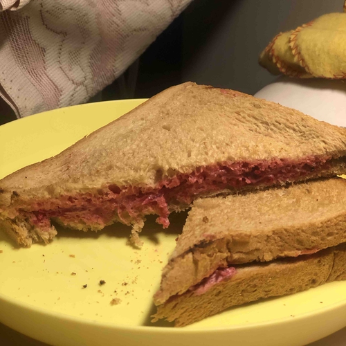 Beetroot sandwich