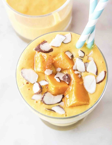 Mango smoothie (oats, Greek yogurt & nuts)