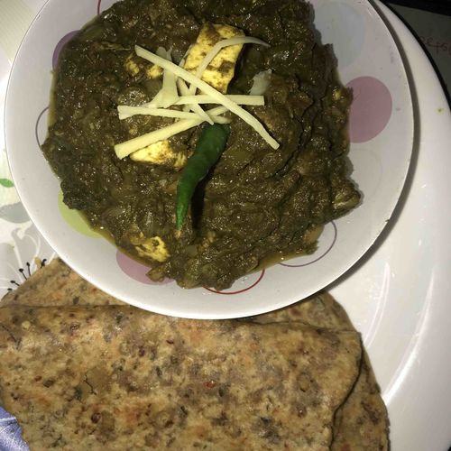 Palak paneer with mushroom & mixed dal paratha