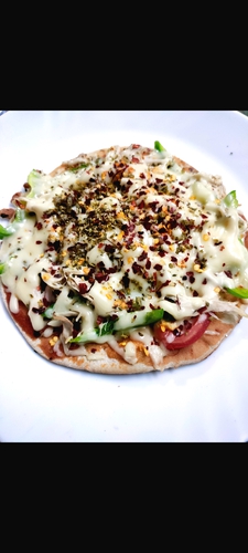 Thin Crust Chicken Pizza π