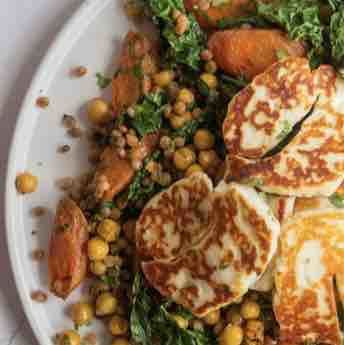 Halloumi cheese fry with lentil and chickpeas