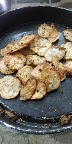 Microwaved potato chips