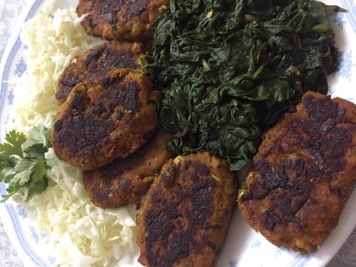 Chicken cutlets with blanched spinach