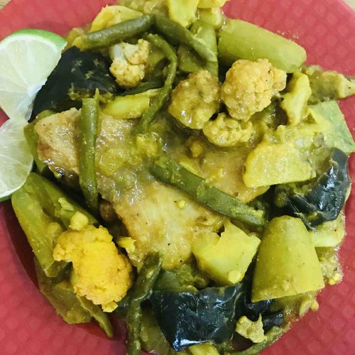 Macher Jhol (serves 2)