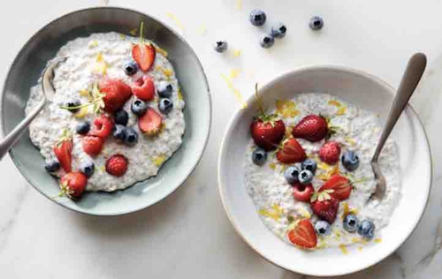 Vanilla Overnight Oats with Berries & Lemon