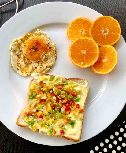 cheese chilli toast , half fry egg , sliced orange