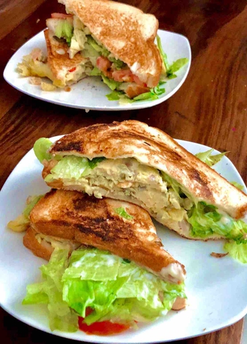 scrambled egg sandwich