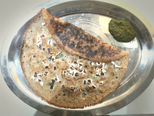 Oats Poha along paneer Cheela