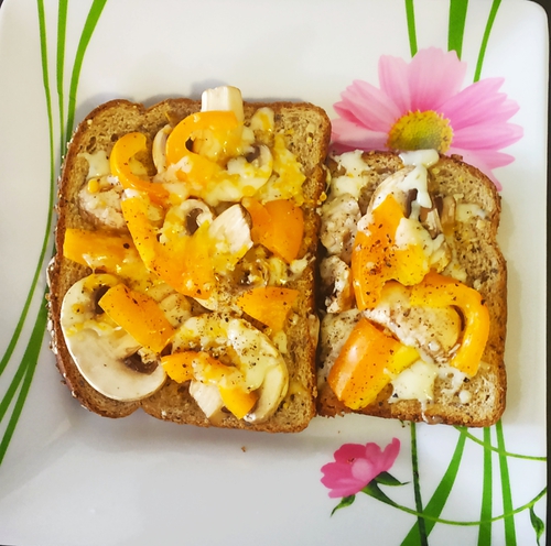 Mushroom+Capsicum 🧀 sandwich