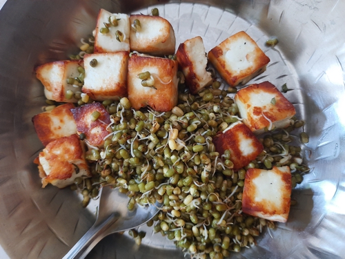 Paneer Moong Sproutes